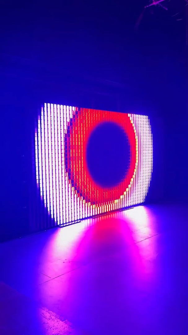 Flip Brick kinetic LED screen showing rotating modules and animated patterns